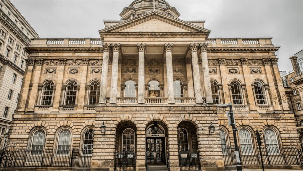 Writing persuasive tender responses for UK public sector contracts